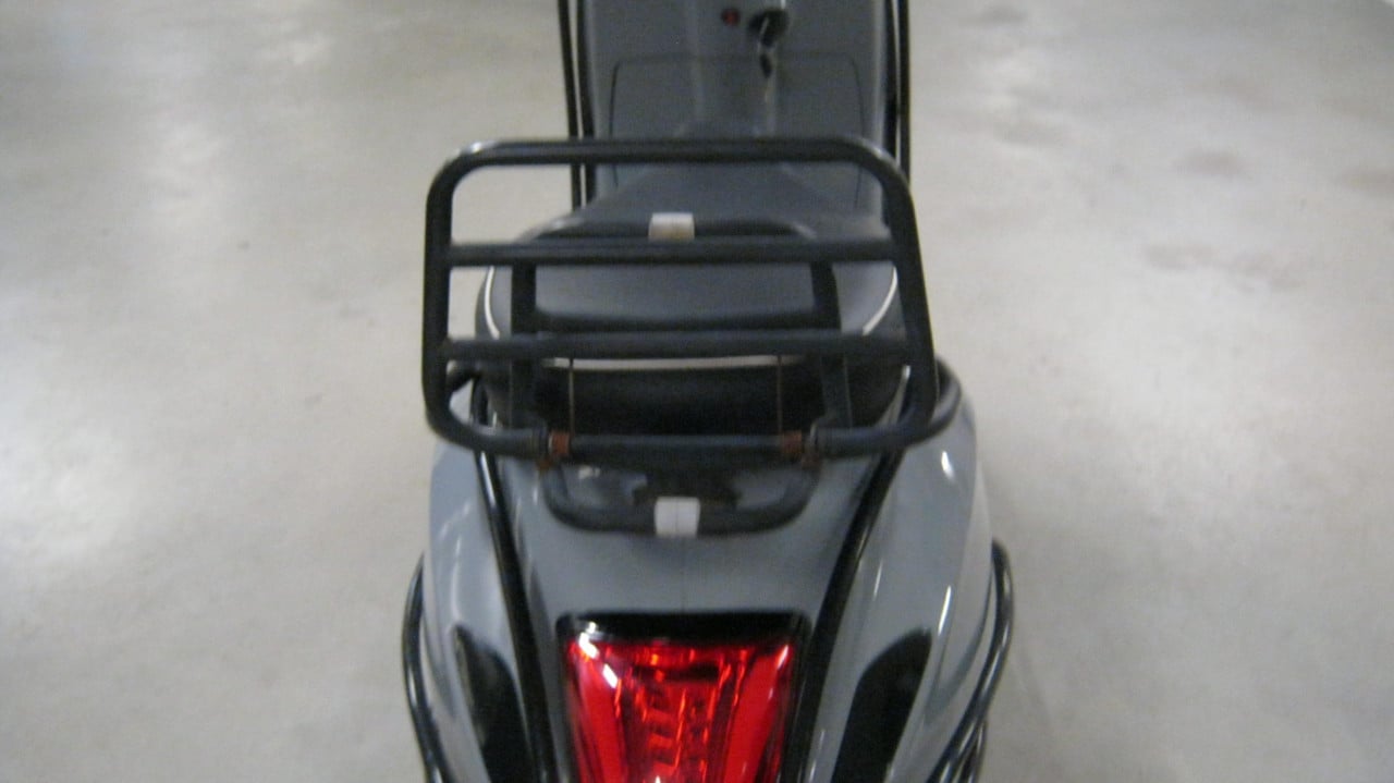 TE KOOP VESPA VALBEUGELS EN REKJE VOOR EN ACHTER EN ACCU REKJE