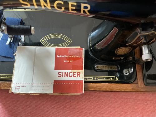 Singer handnaaimachine.met originele gebruiks aanwijzing.