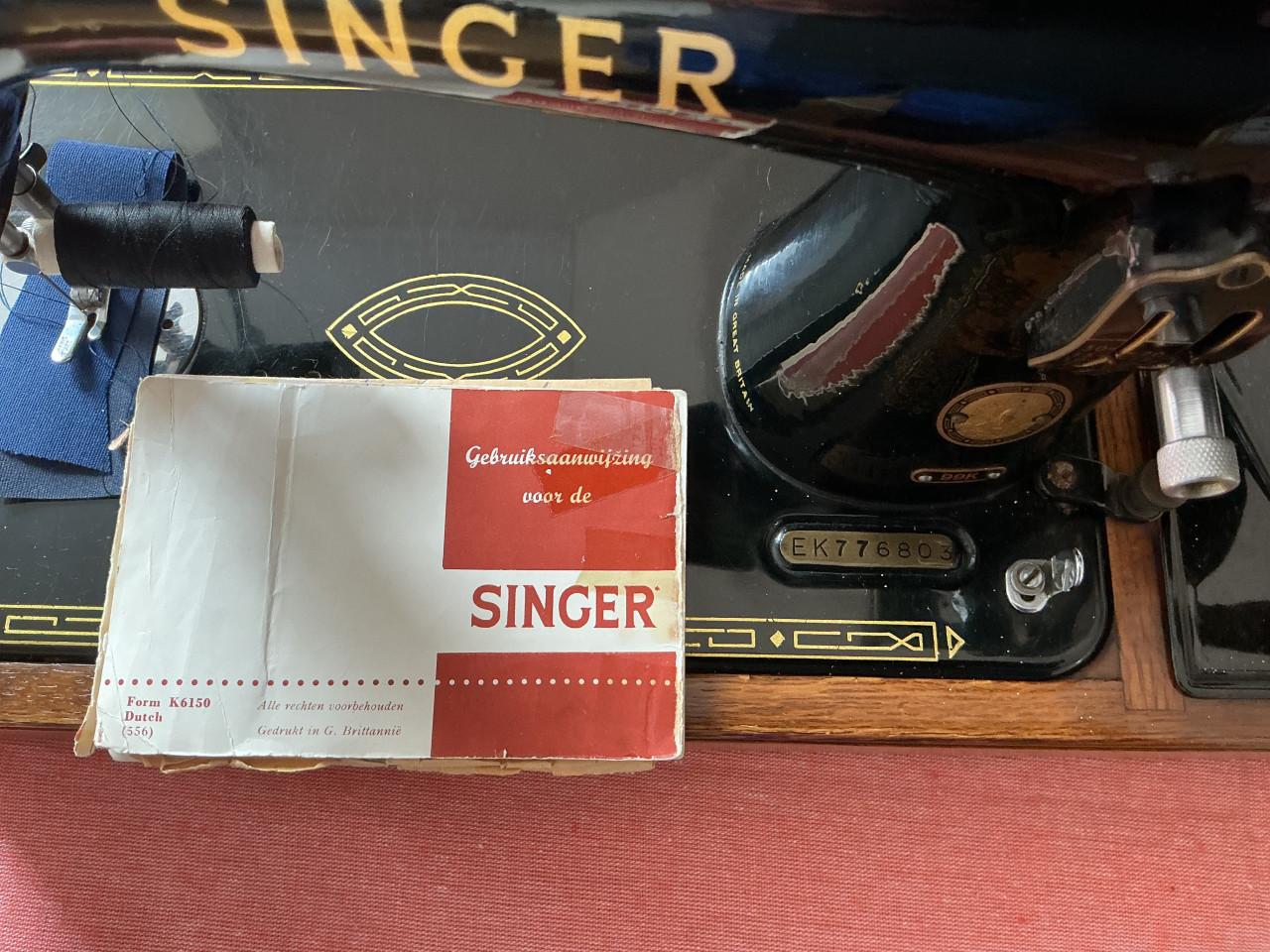 Singer handnaaimachine.met originele gebruiks aanwijzing.