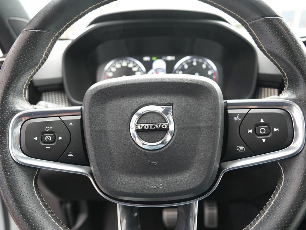 Volvo XC40 t4 190pk r-design| panodak| 360camera| 20''inch| navi| 2 zone cl