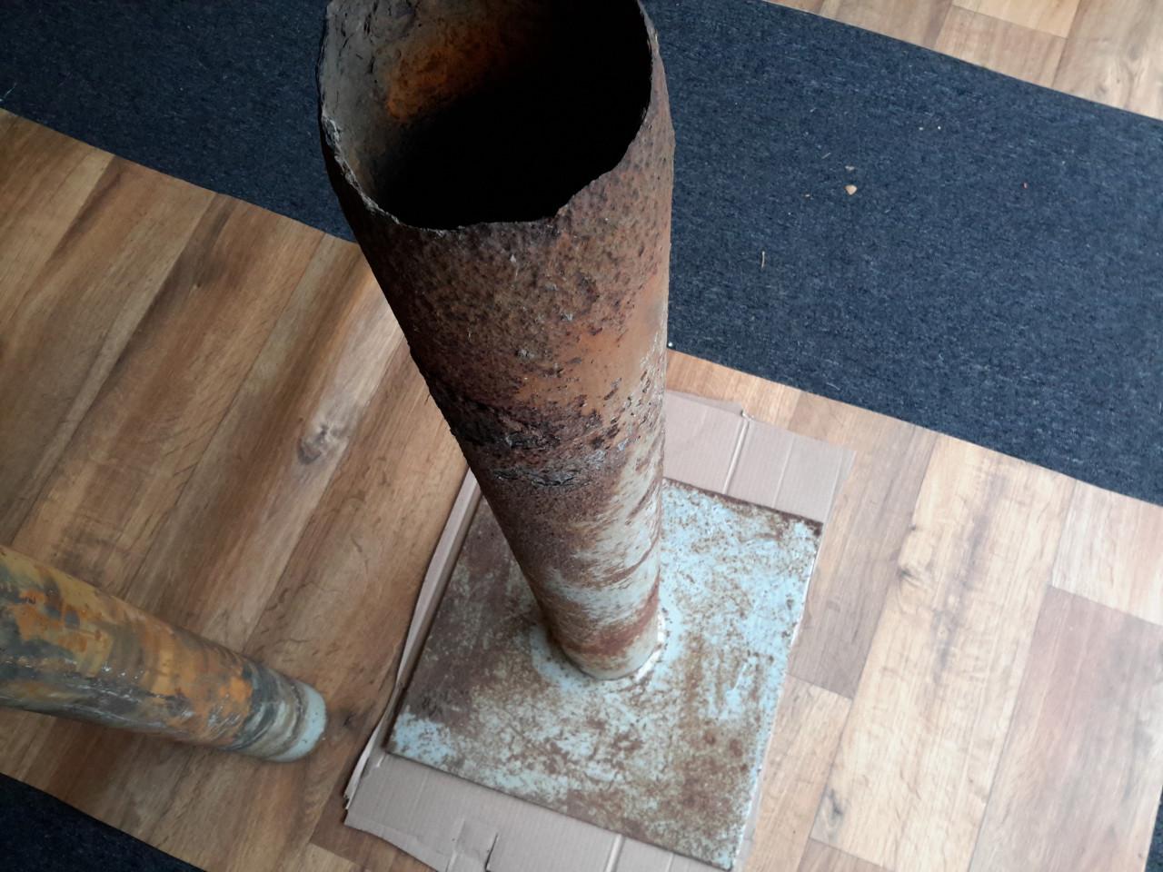 Stalen voetstuk voor mast