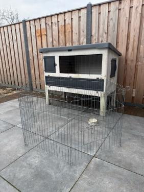 Kunststof Konijnenhok (nieuwprijs € 290)