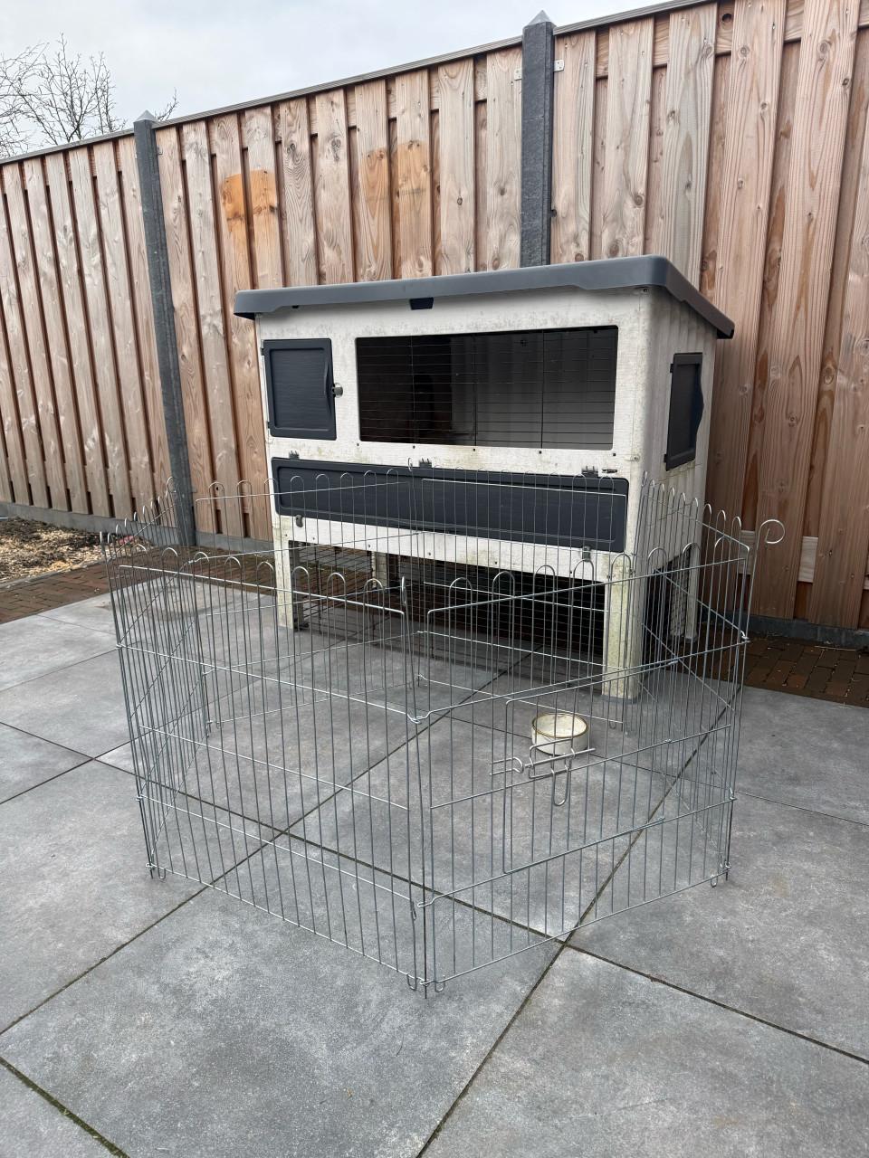 Kunststof Konijnenhok (nieuwprijs € 290)