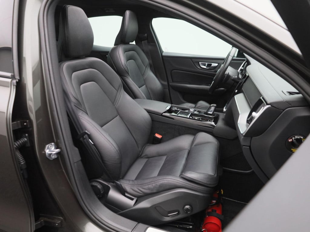 Volvo S60 2.0 t8 awd twin engine r-design | automaat | leder | camera | sto