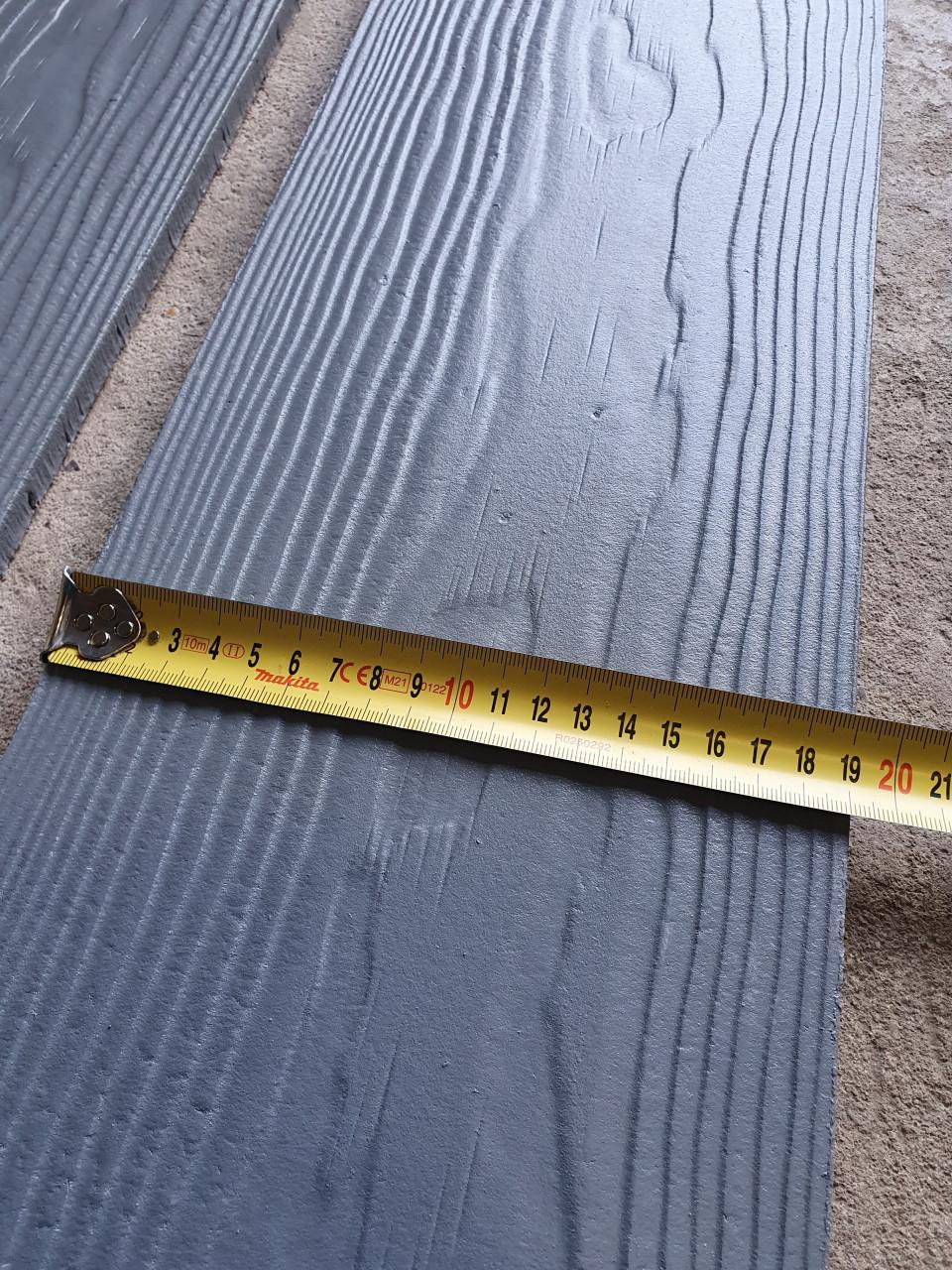 Antraciet grijze Cedral planken gevelbekleding.