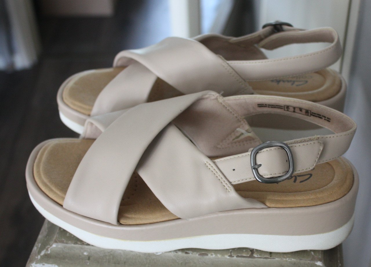 Beige sandalen maat 40