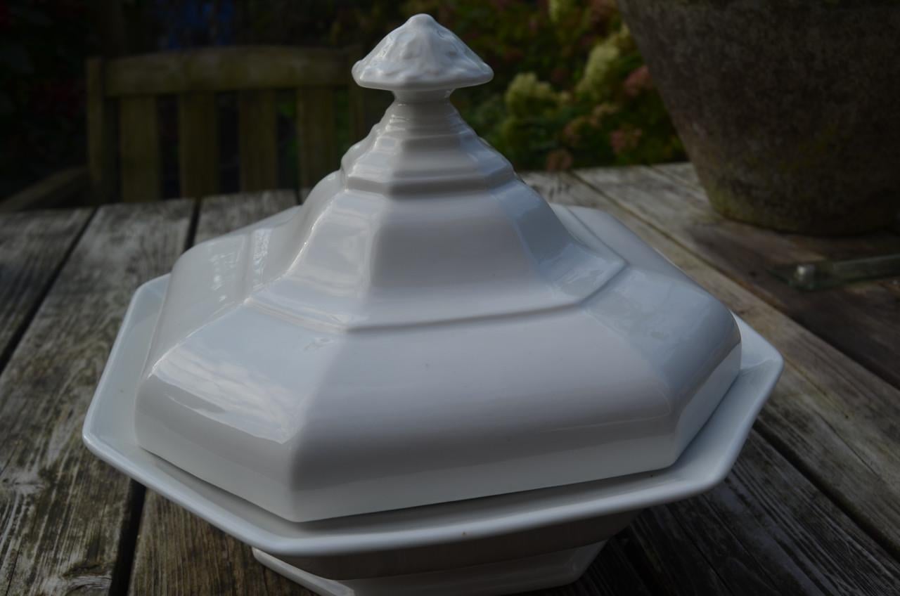 Fraaie 8 kantige terrine in prima staat