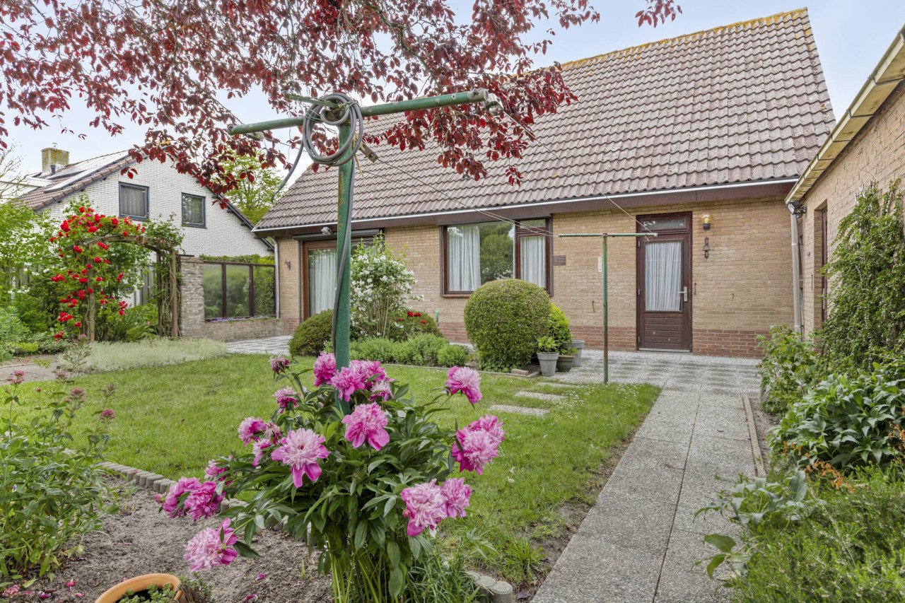 Vrijstaande woning slaapkamer, badkamer begane grond, 600 m² Heinkenszand
