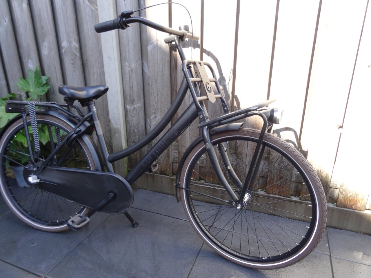 🚲 Cortina U4 Transport Meisjesfiets – 26 inch | Black Gold Matt 🖤✨