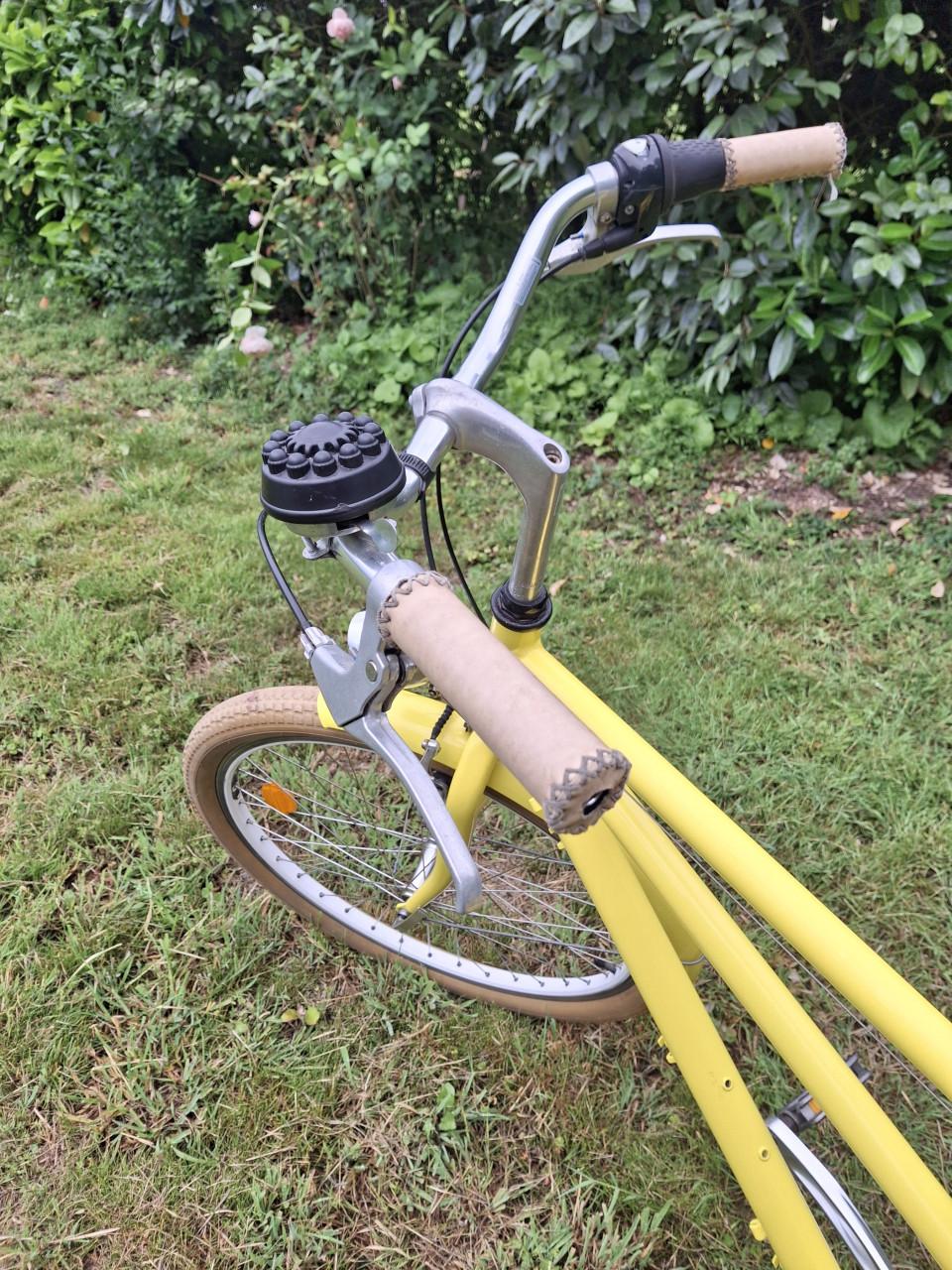 ZONNIG GELE TOFFE TANDEM FIETS