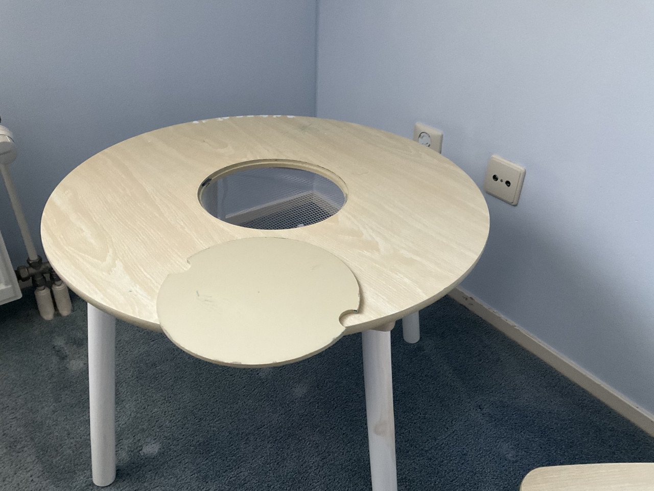 Tafeltje en 2 stoelen voor kinderen.