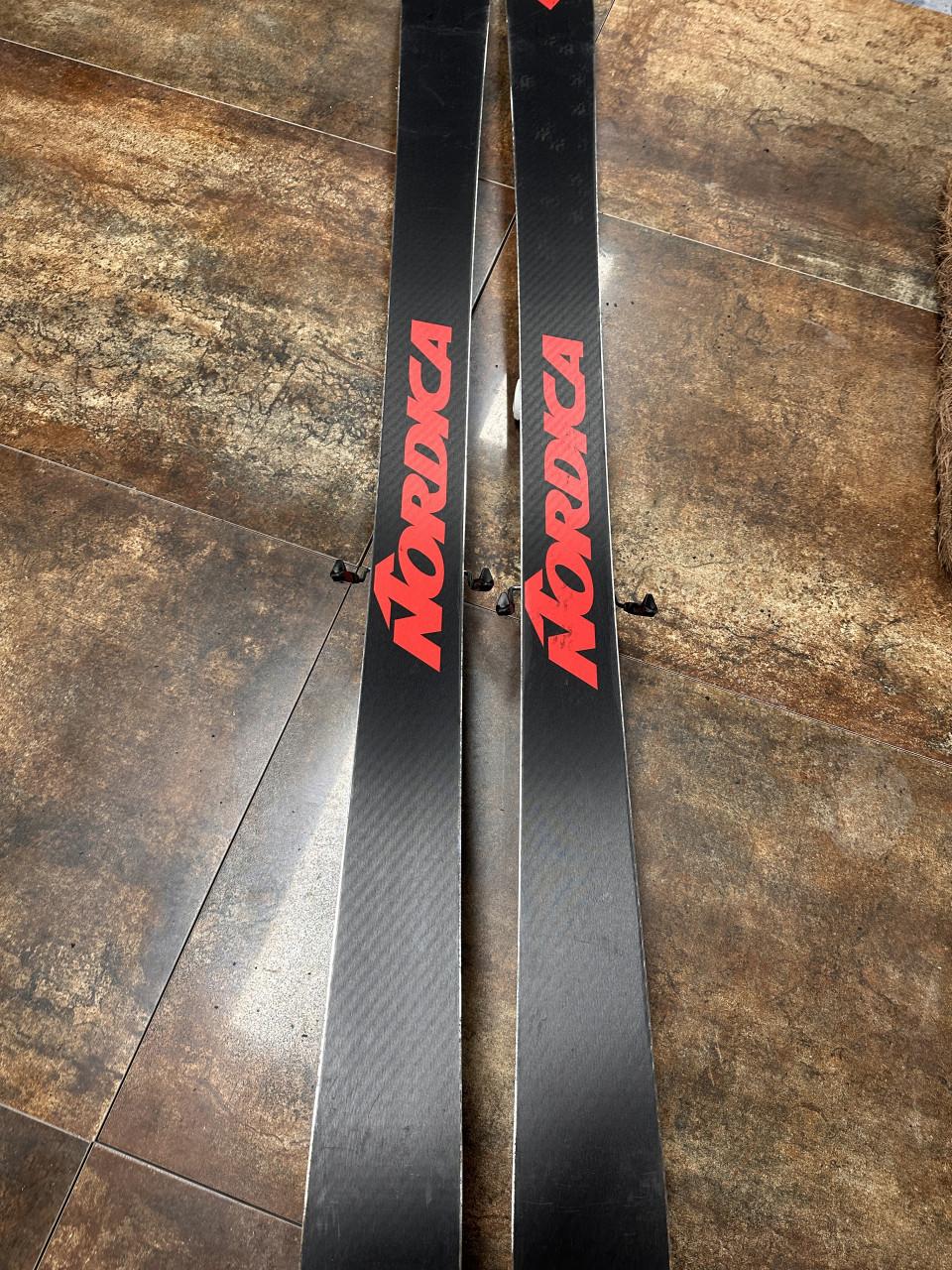 Ski Nordica
