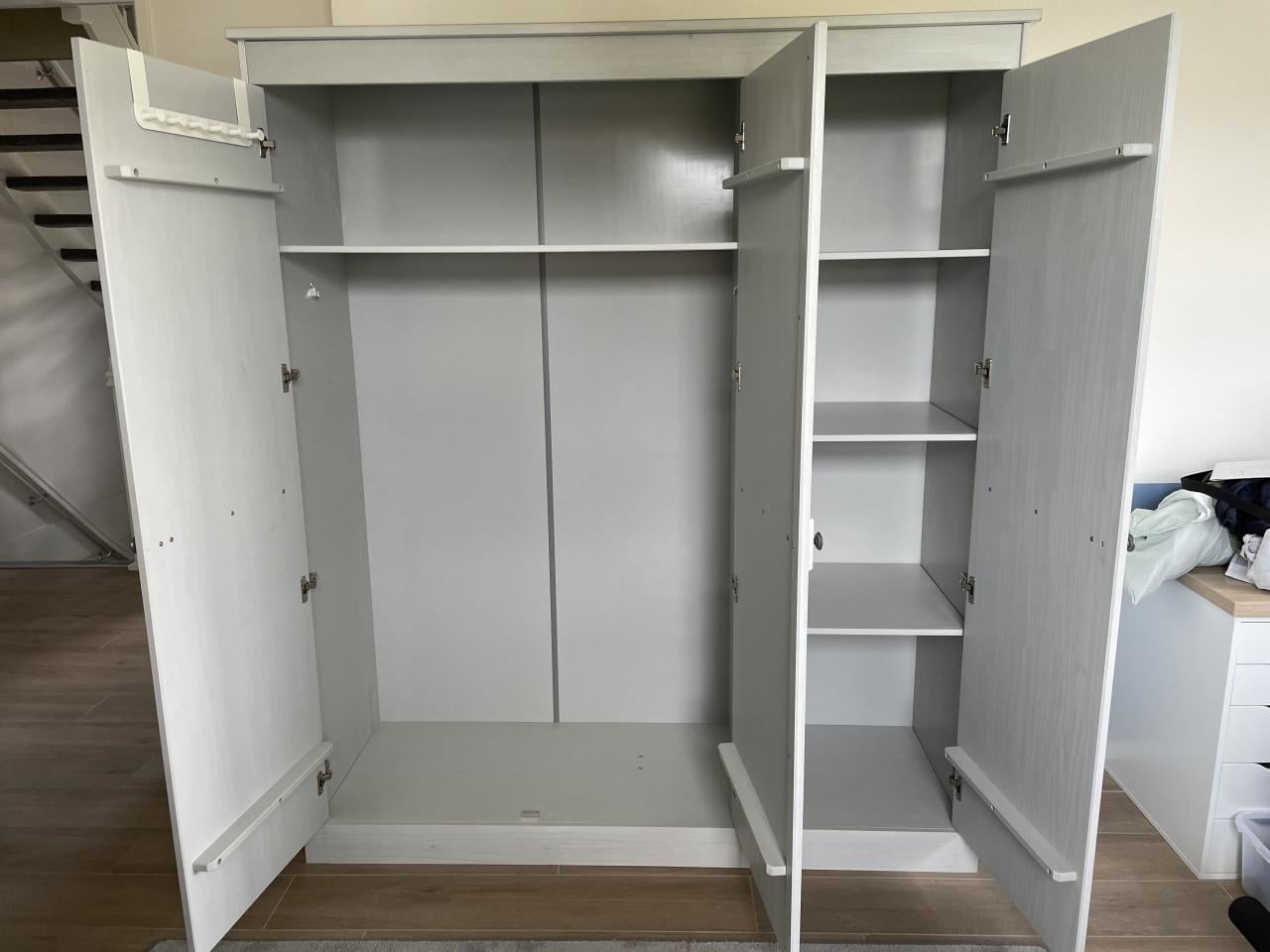 Grote kledingkast te koop 200x166x54