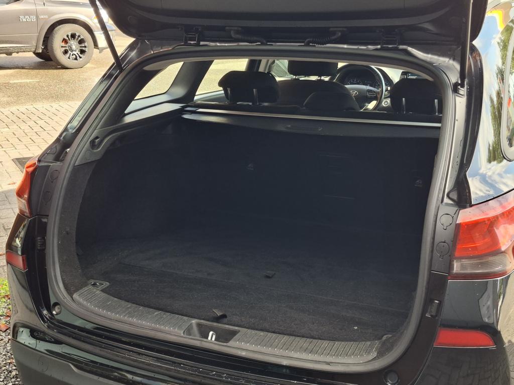 Hyundai I 30 wagon 1.4 t-gdi premium | camera | carplay | radio | trekhaak 