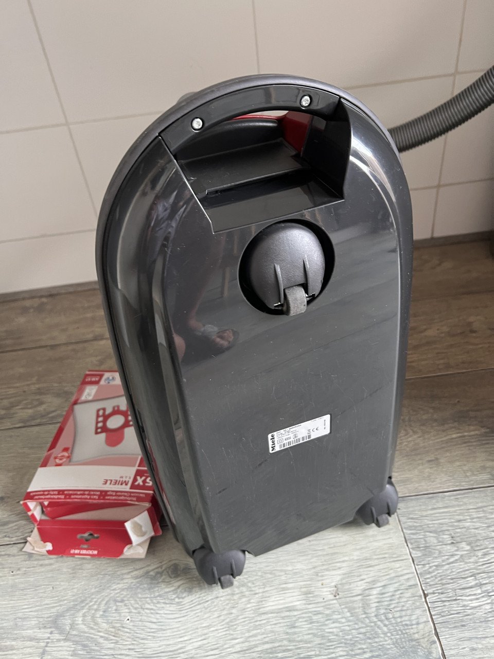 Miele Stofzuiger 1800W nauwelijks gebruikt nieuwprijs €250,-