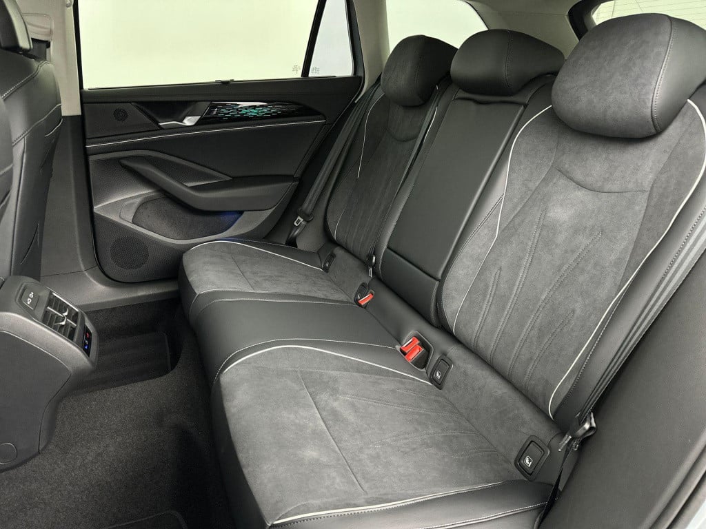 Volkswagen Passat variant elegance business 1.5 ehybrid 150 kw / 204 pk var