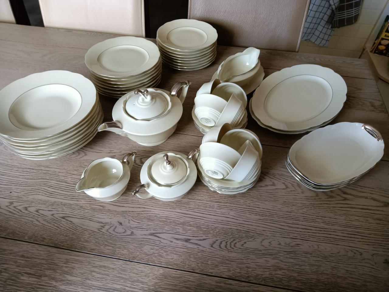 Mooi chique oud servies 8 persoons