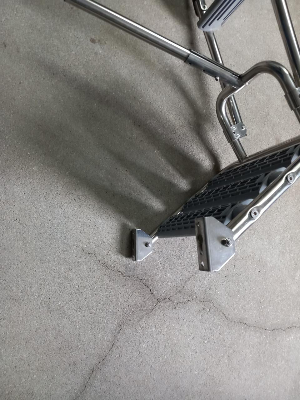 Te koop RVS inklapbare zwemtrap