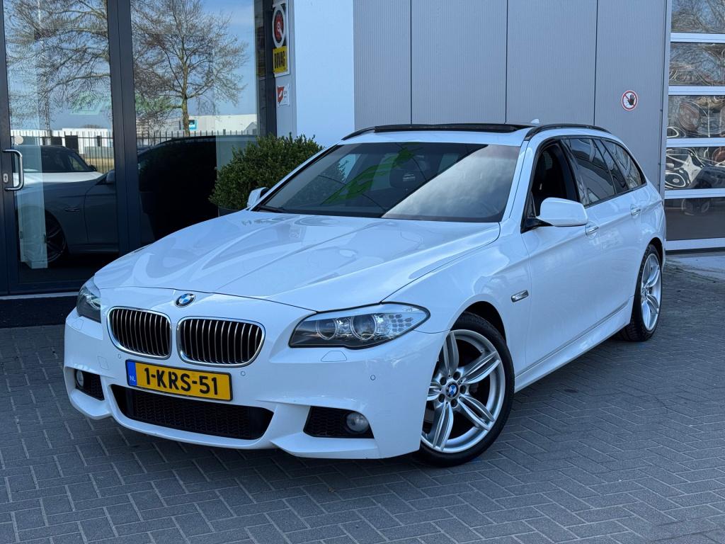 BMW 5 Serie touring 520d * leder * panoramadak * m pakket * dealer onderhou