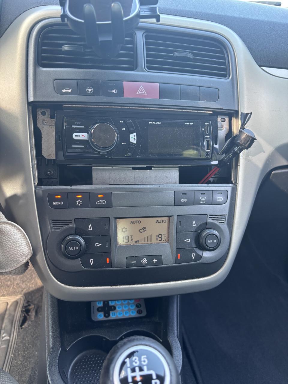 Zwarte fiat punto