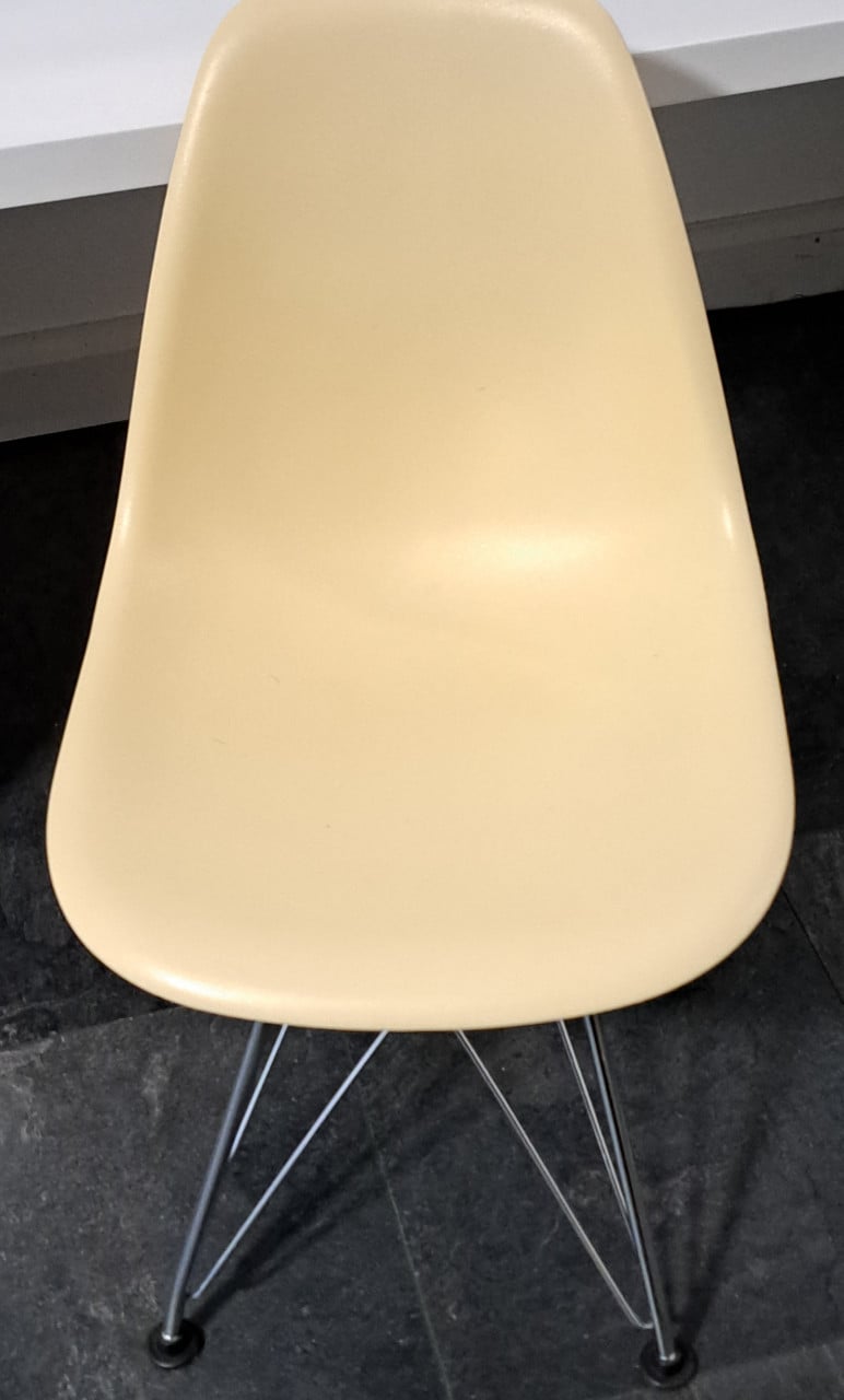 Mooi en stevig kinderstoel Eames DSR Junior