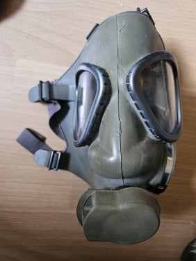 Mooie vintage rubberen gasmasker in zeer goede staat...