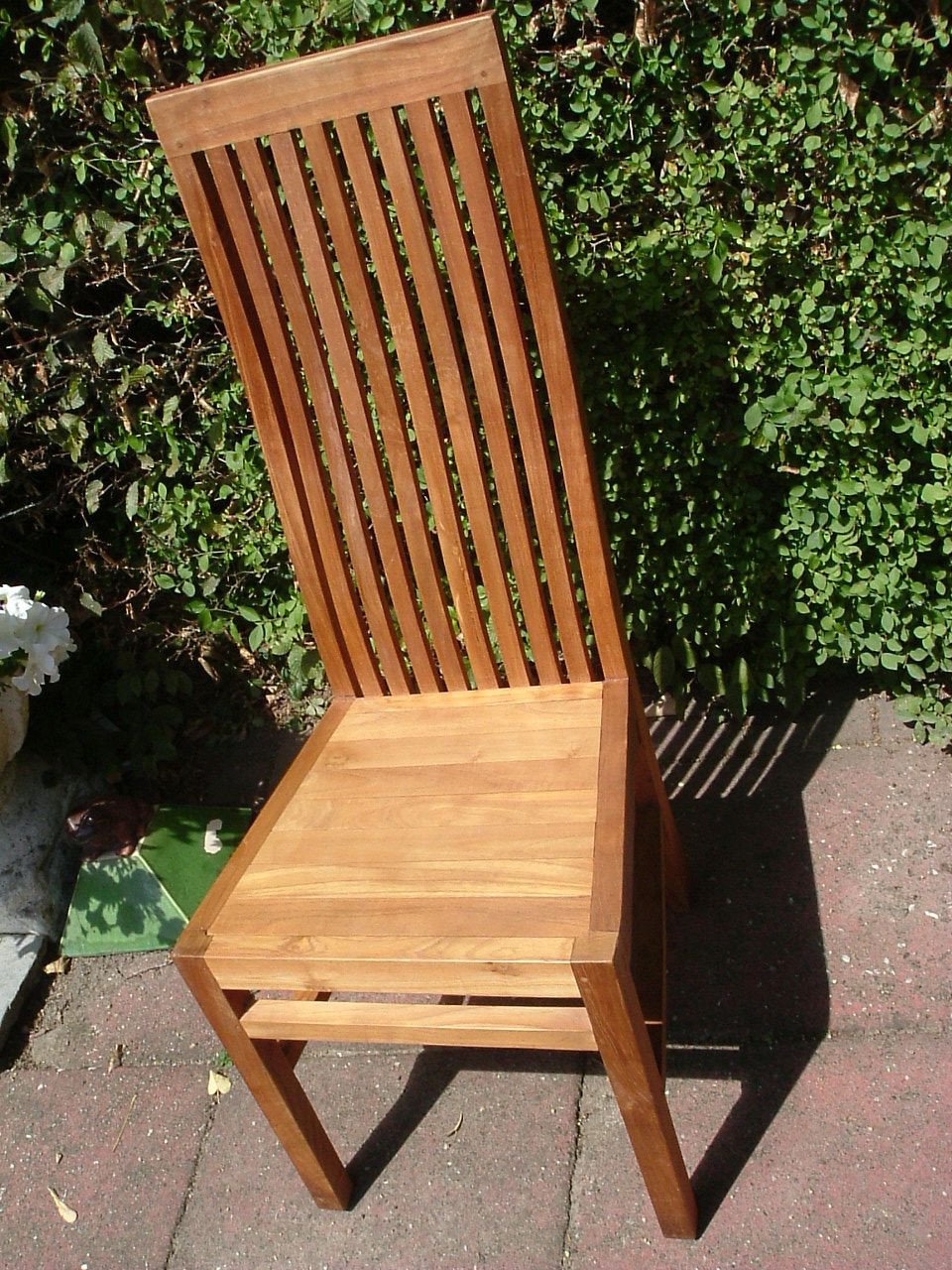 Vier hardhouten stoelen