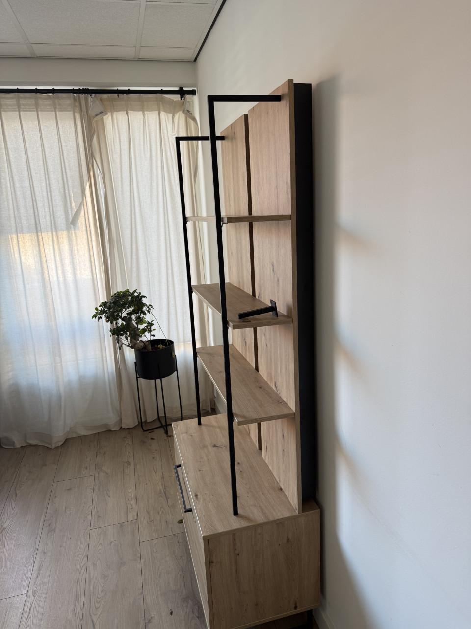 Moderne kast / vakkenkast met lade