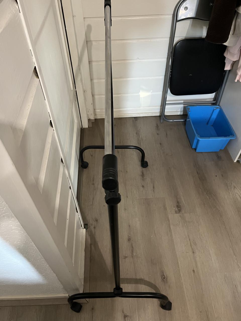 Kledingrek op wielen