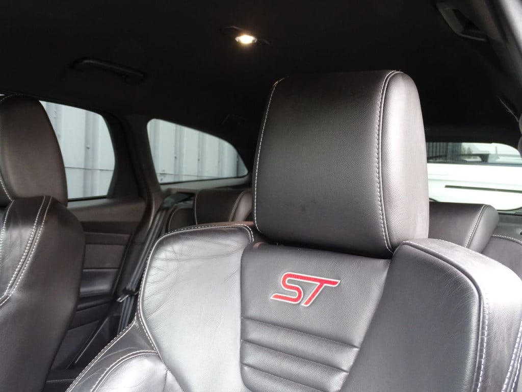 Ford Focus wagon 2.0 st-3 250pk | camera | recaro | 19"