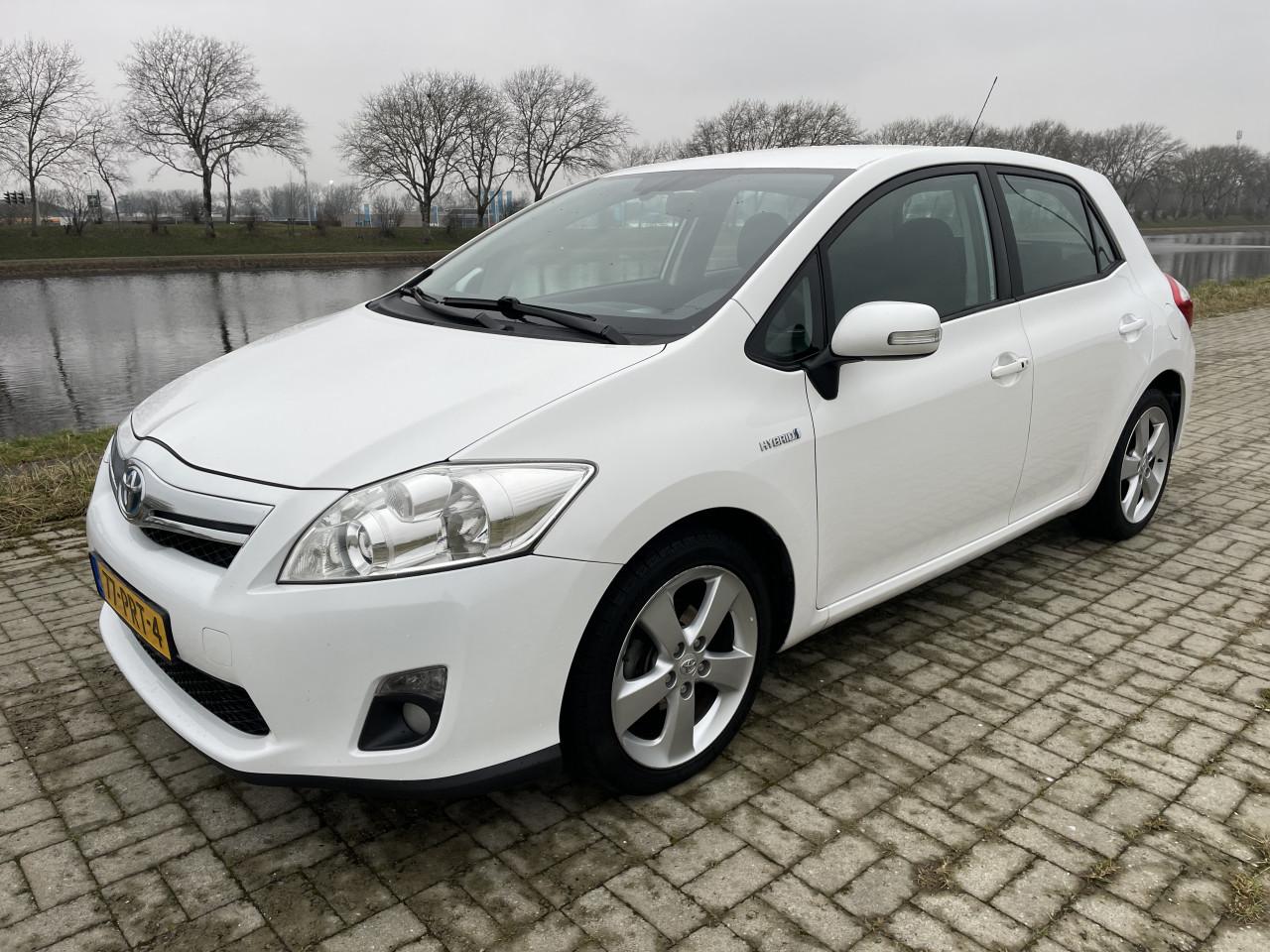 Toyota auris 1.8 full hybrid dynamic