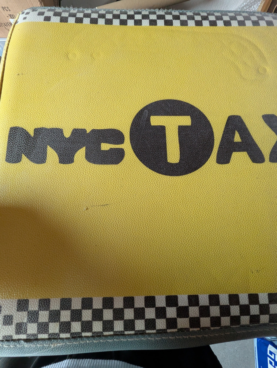 Kamer Poef New York Taxi met usb en Speaker