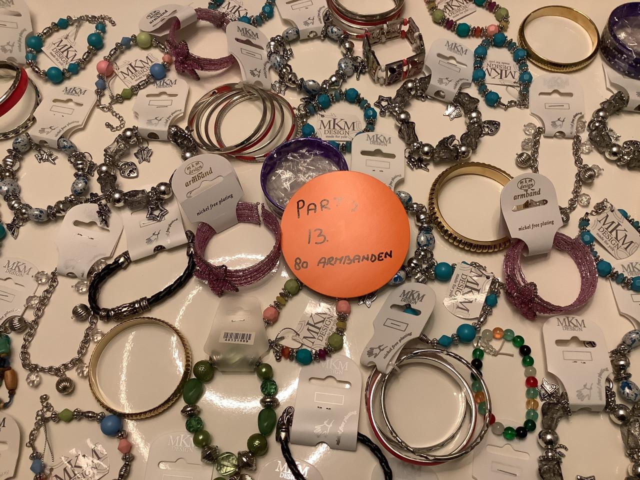 Partij mooie armbanden. ( partij 13)