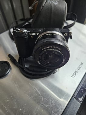 Werkende Sony A5000 camera incl opbergtas en lens...