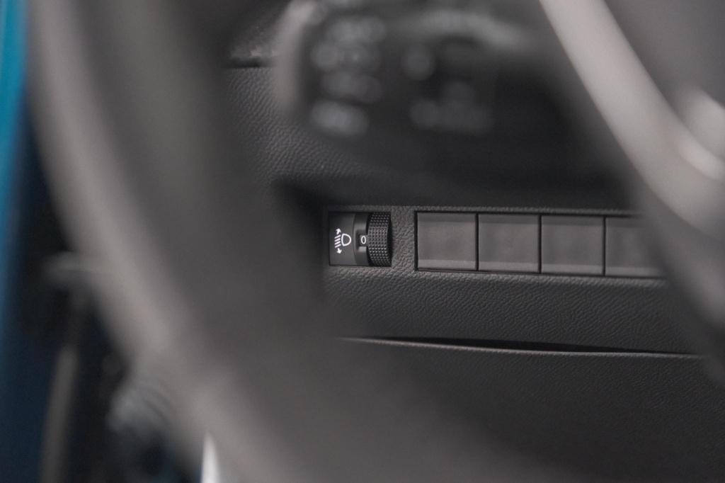 Peugeot 2008 puretech 100 allure | apple carplay | parkeersensoren | climat