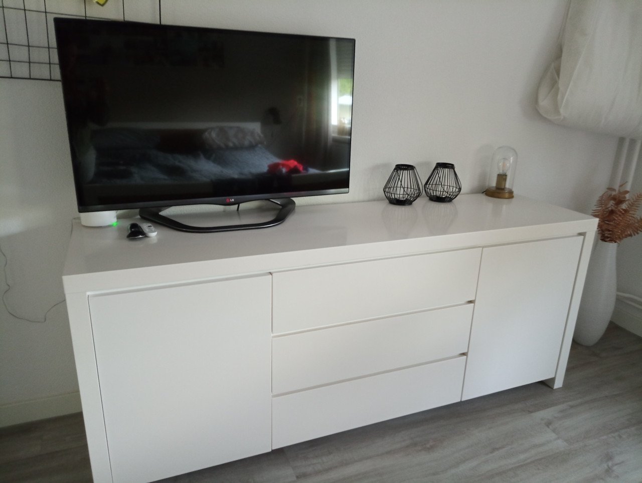 Wit dressoir