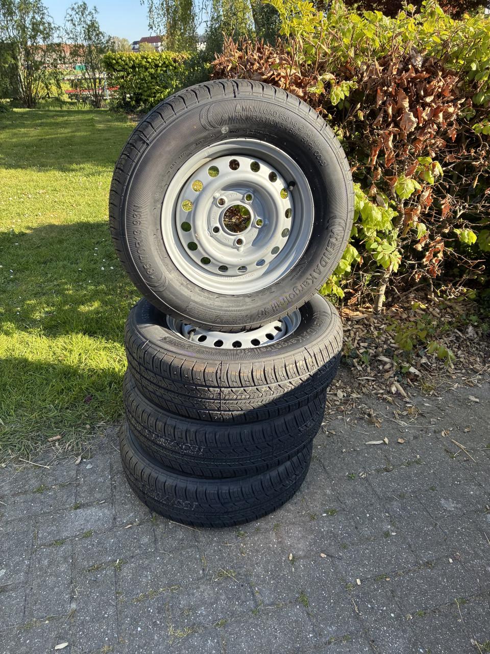 Nieuwe 13 inch trailer banden compleet op velg