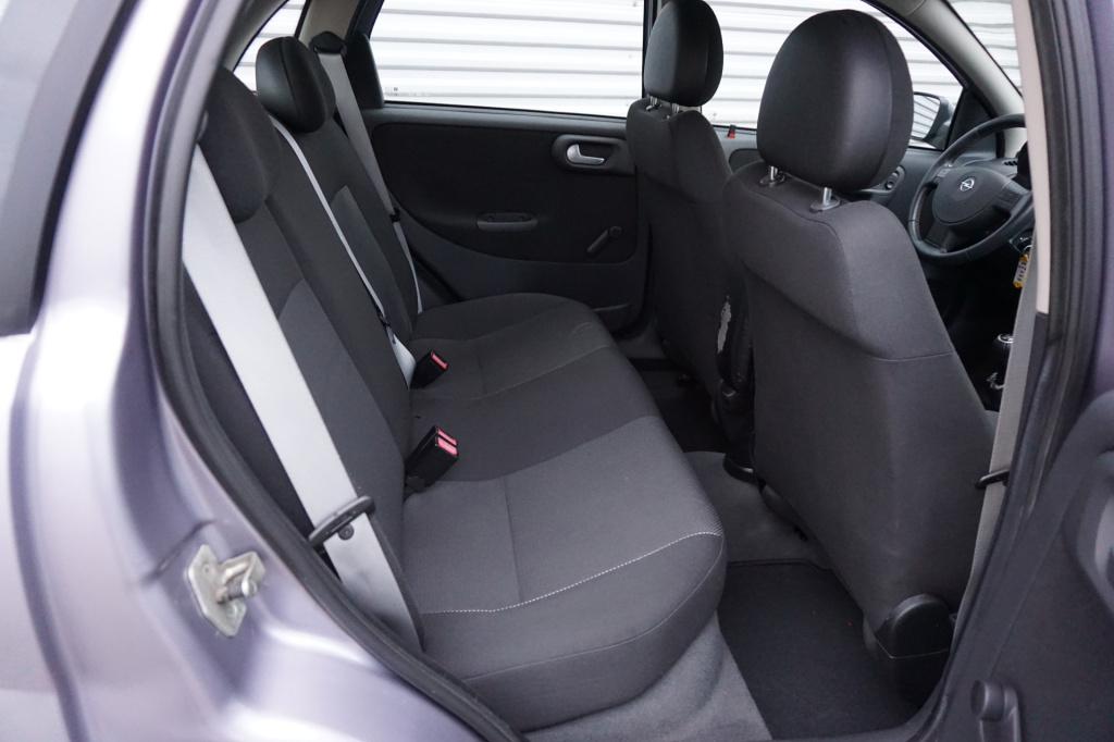 Opel Corsa 1.2-16v silverline airco / cruise controle / lm velgen