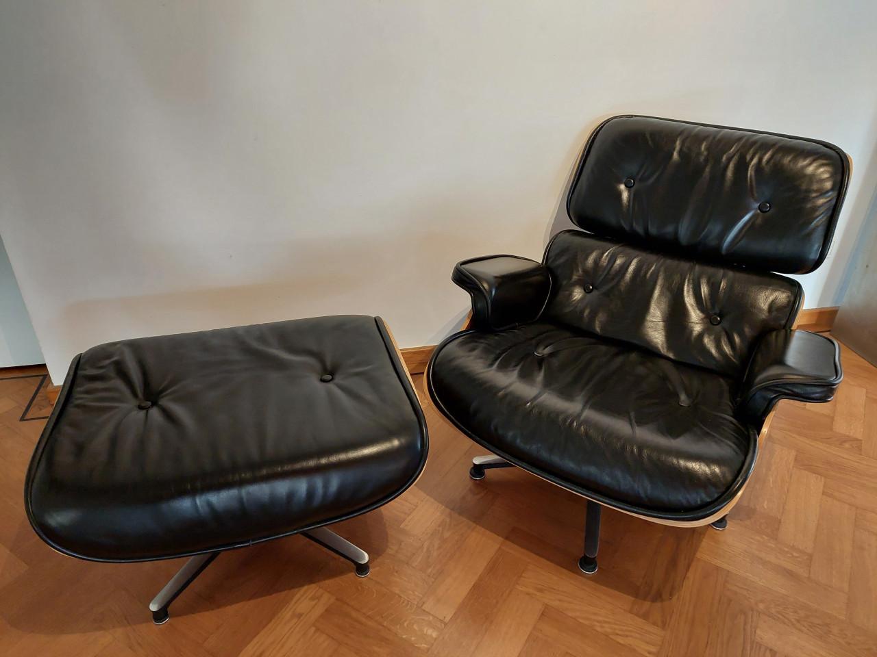 Eames Chaire en Ottoman, het merk is geen vitra