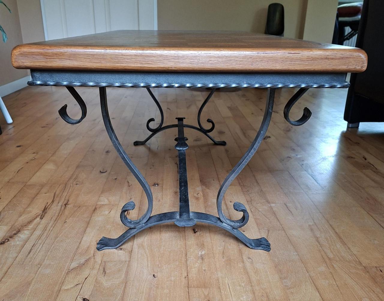 Salontafel met smeedijzeren onderstel
