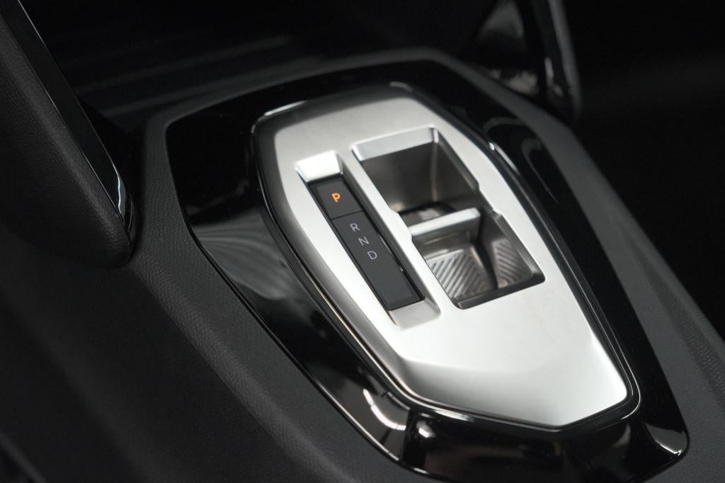 Peugeot 208 1.2 hybrid 110 e-dcs6 style | direct leverbaar | apple carplay 