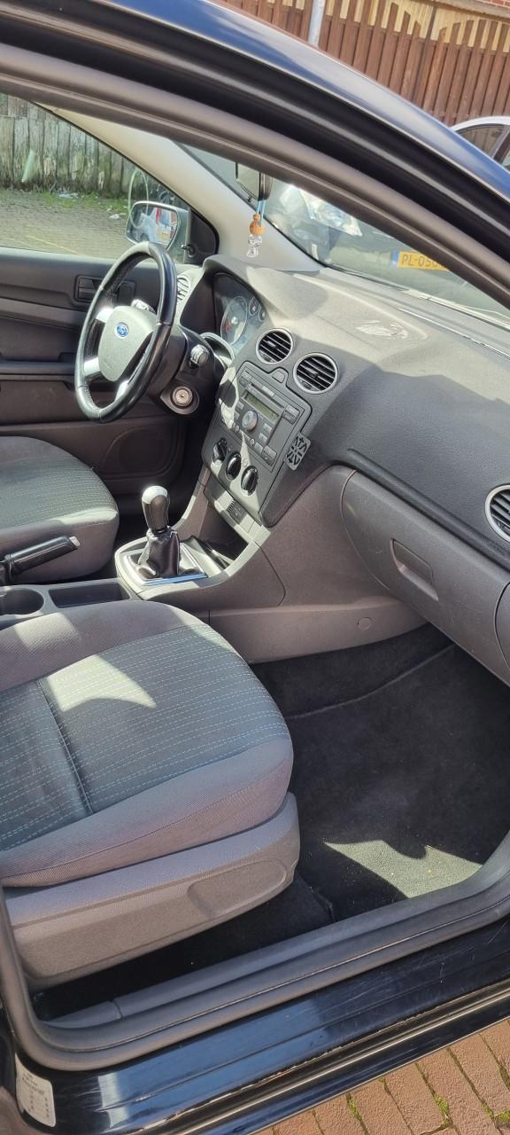 Ford focus 1.4 59KW 5D 2005 zwart