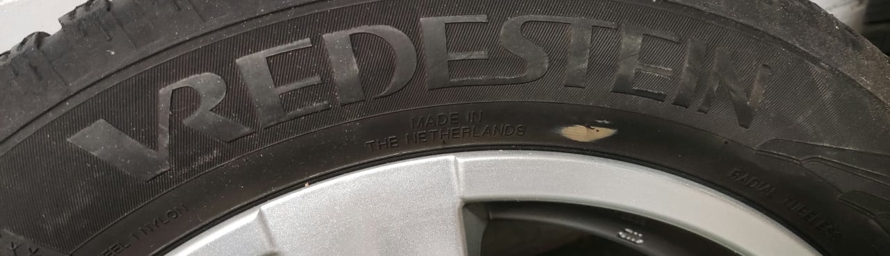 Te koop: 4 velgen met Vredestein winterbanden (205/55 R16)