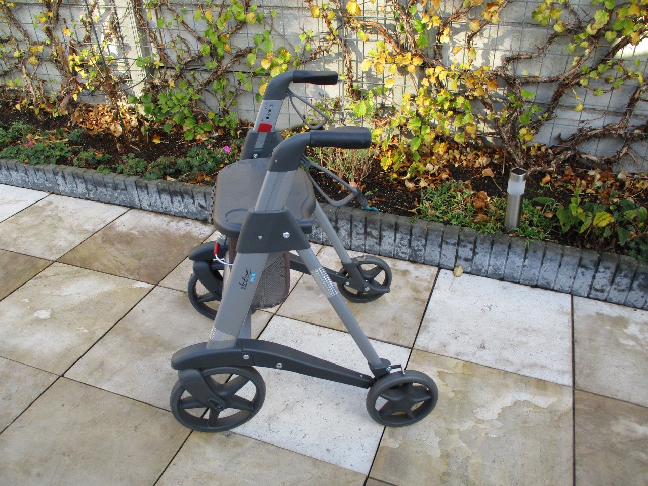 Zgan Active Access opvouwbare lichtgewicht rollator van de ANWB