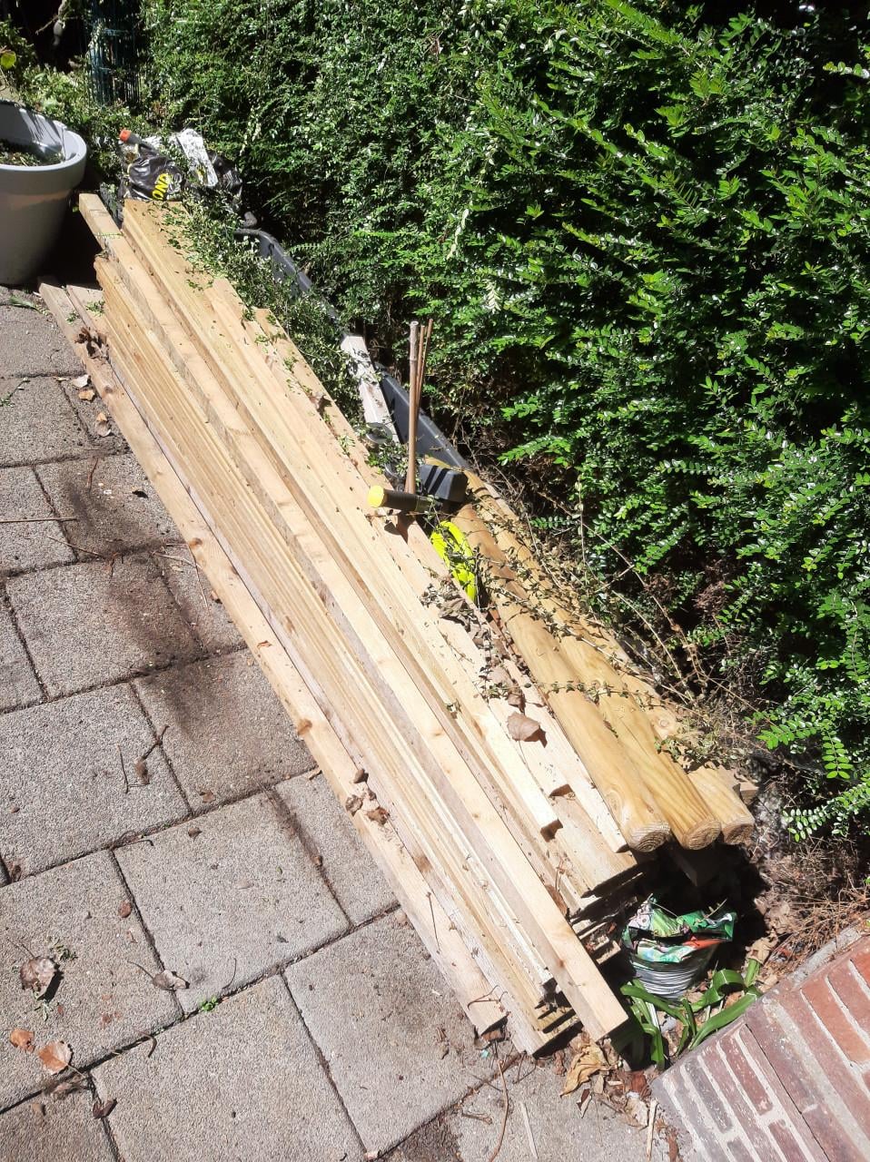 21 stuks planken - 8 balken - 3 palen