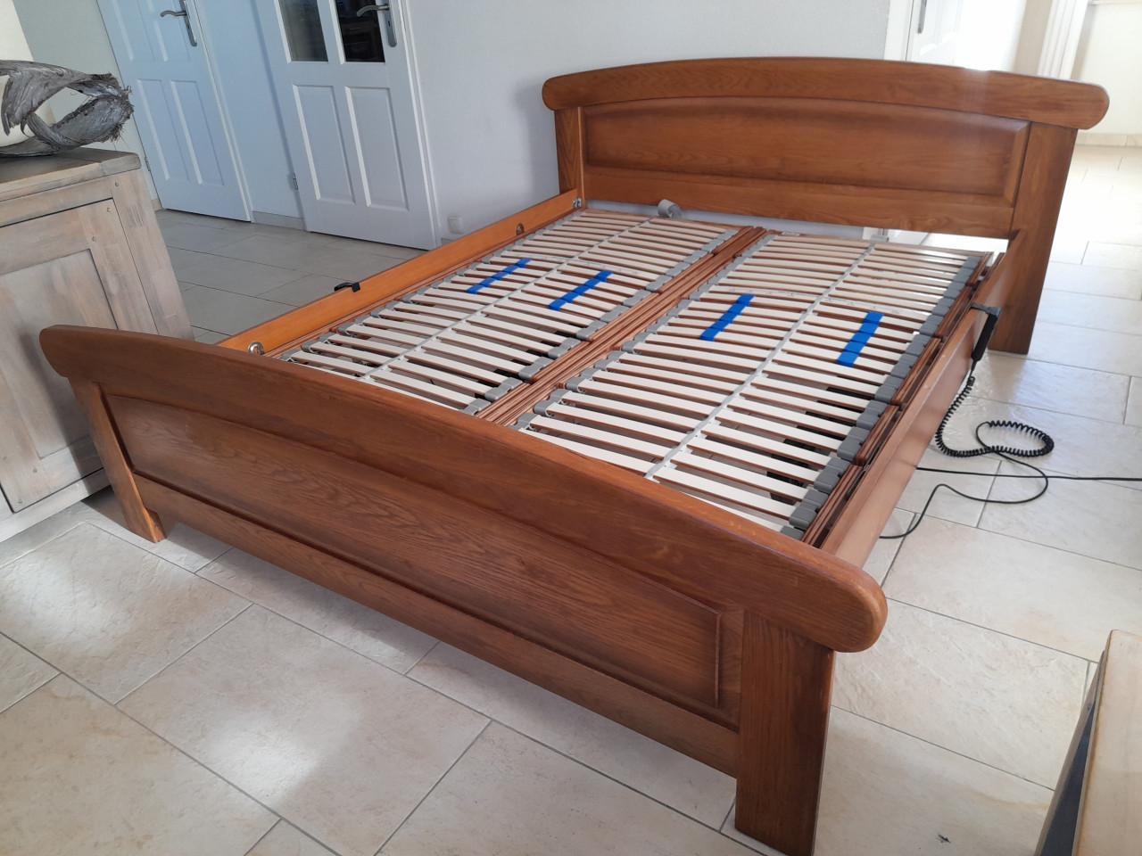 2 Persoons bed met 2 elektrisch verstelbare lattenbodems (in goede staat )