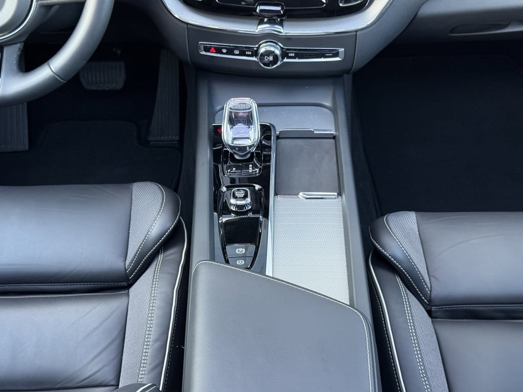 Volvo XC60 t6 398pk recharge black edition ultra dark full options !