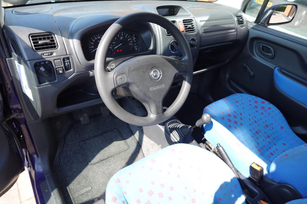 Opel Agila 1.2-16v comfort