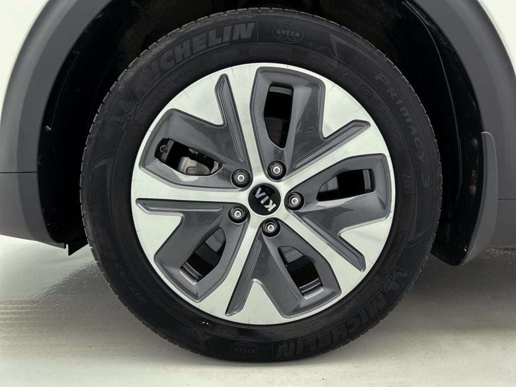 Kia E-niro executiveline 64 kwh | schuif-/kanteldak | 3-fase | jbl | stoelk