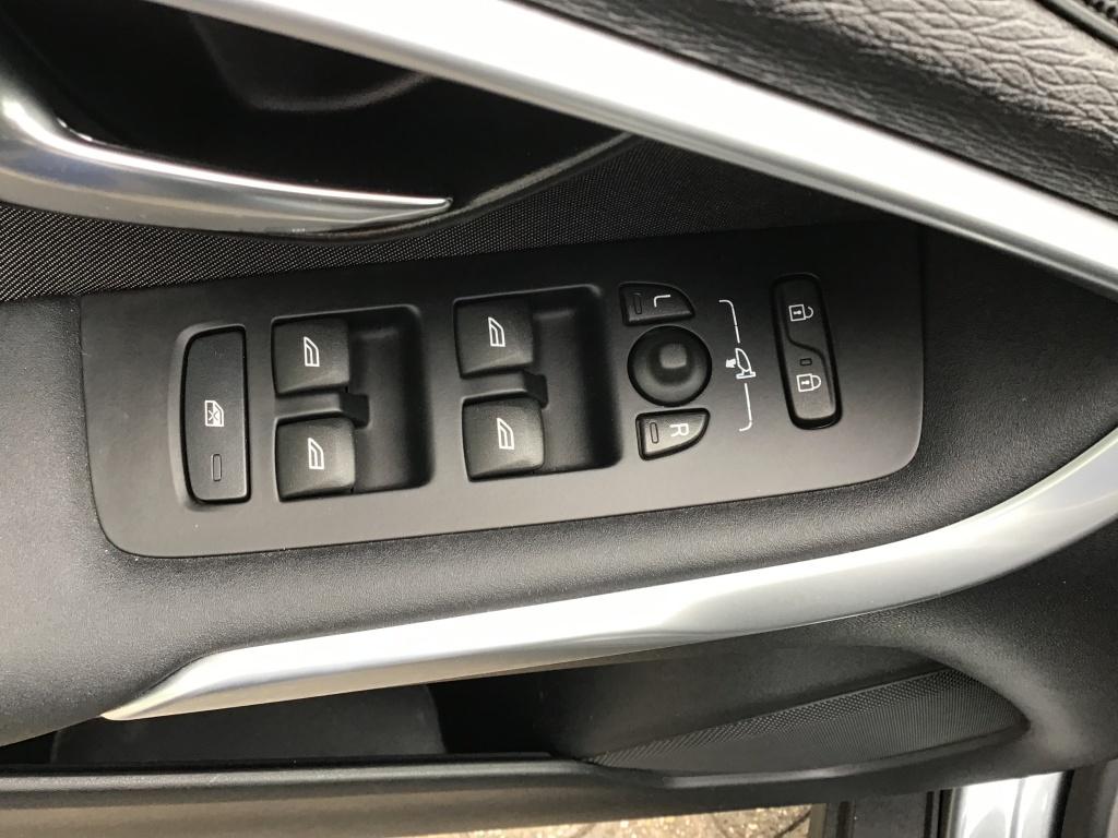 Volvo V40 cross country 1.6 t4 momentum